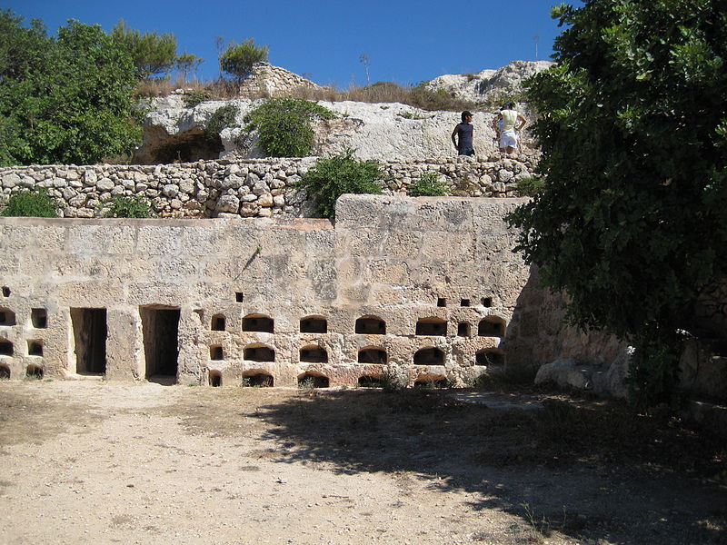 800px-Malta_Roman_beehives.jpg